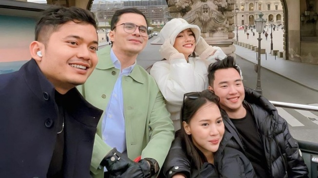 Potret Kece Fuji di Eropa (Instagram/fuji_an)
