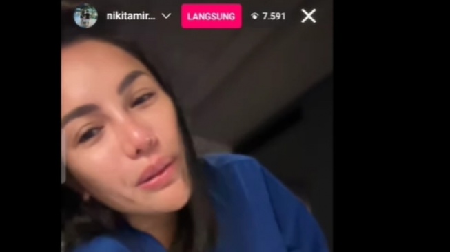 Nikita Mirzani murka diminta live dengan Fuji (Instagram)