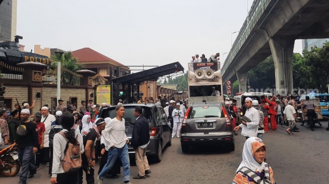 Singgung Soal LGBT, Sejumlah Ormas Islam Demo Tolak Konser Coldplay di Jakarta