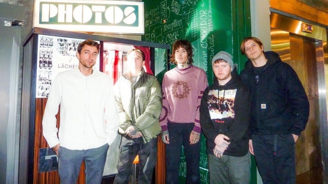 Detik-detik Oli Sykes Badmood Gara-gara Sound Mati, Bikin Konser BMTH Berhenti