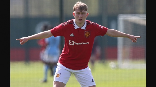 Gelandang Timnas Inggris U-17, Finley McAllister saat memperkuat tim akademi Manchester United. [doc. MUFC]
