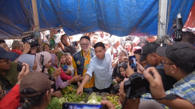 Bacawapres Gibran Rakabuming memulai kunjungan ke Pasar Natar di area Lampung Selatan. [DOK Istimewa]
