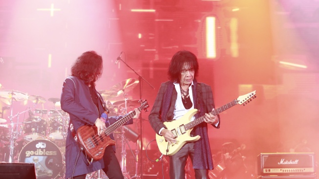Konser 50 tahun God Bless berkarya berlangsung di Istora Senayan, Jakarta Pusat pada Jumat (10/11/2023) malam. [Megapro Communications]