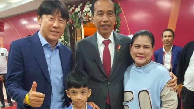 Shin Tae-yong Pamer Foto dengan Tiga Presiden Sekaligus, Netizen Heboh