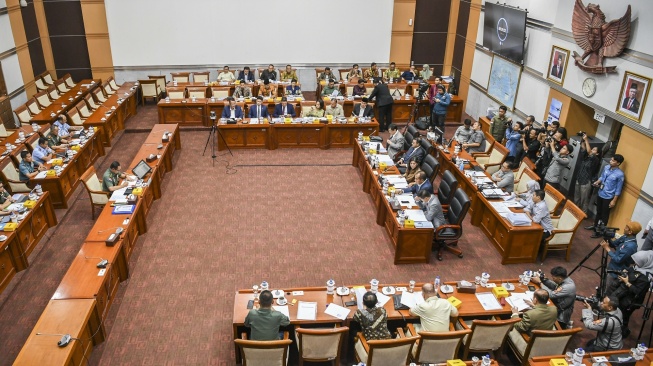 Suasana uji kelayakan dan kepatutan (fit and proper test) calon Panglima TNI di ruang Komisi I DPR, Kompleks Parlemen, Senayan, Senin (13/11/2023). [ANTARA FOTO/Galih Pradipta]