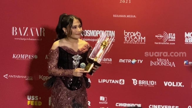 Prilly Latuconsina menang predikat Pemeran Pendukung Perempuan Terbaik FFI 2023 di Ciputra Artpreneur, Kuningan, Jakarta, Selasa (14/11/2023) [Suara.com/Adiyoga Priyambodo].