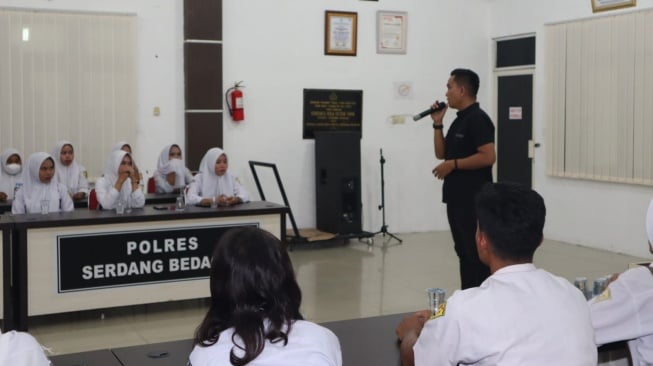 Polres Sergai Beri Edukasi Aturan Hukum untuk Pelajar