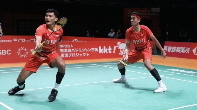 Ganda putra Indonesia Bagas Maulana/Muhammad Shohibul Fikri saat berlaga di babak 32 besar Kumamoto Masters 2023 di Jepang, Selasa (14/11/2023). (ANTARA/HO/PP PBSI)