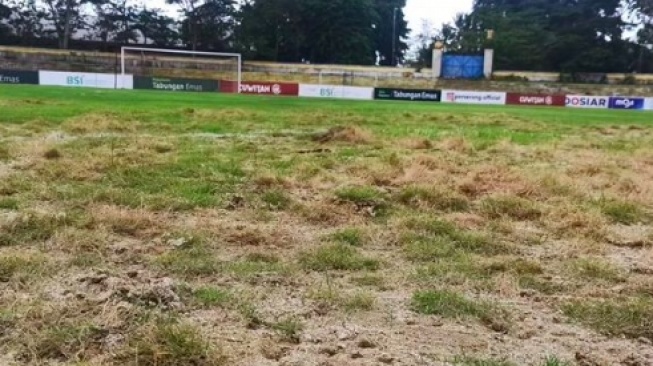 Rumput Stadion Maulana Yusuf Rusak Parah, Disparpora Kota Serang Berdalih sedang Renovasi