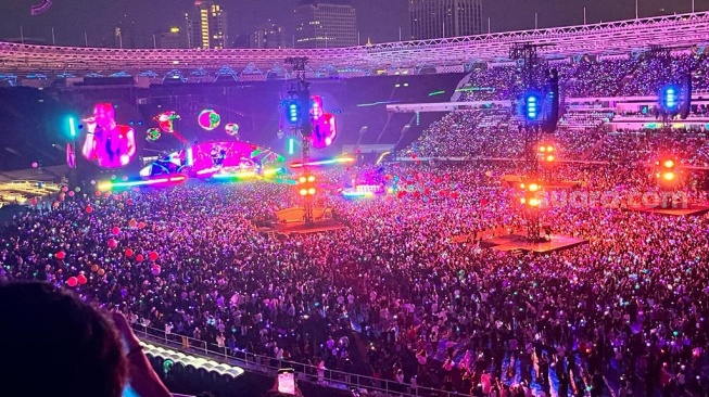 Coldplay menggelar konser pada Stadion Utama Gelora Bung Karno (GBK), Jakarta, Rabu (15/11/2023) [Suara.com/Rena Pangesti]