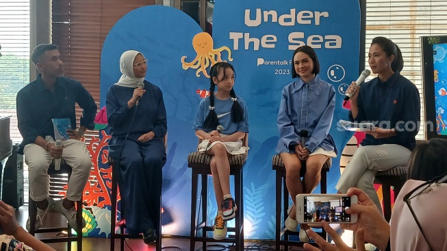 Andien Aisyah bicara di Parentalk Festival, Rabu (15/11/2023). (Fajar/Suara.com)