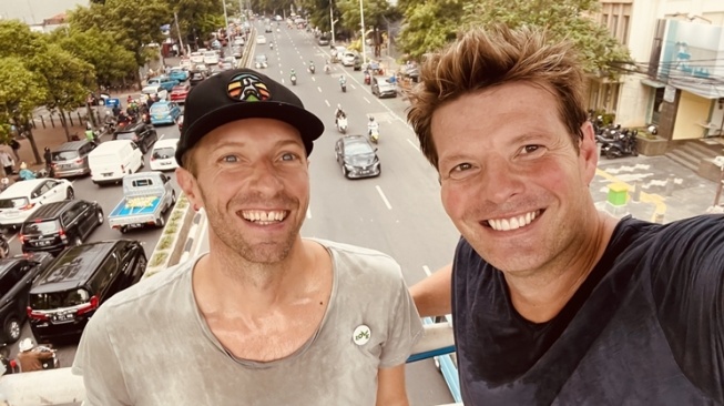 Potret Chris Martin Nyeker di Jakarta (twitter/@coldplay)