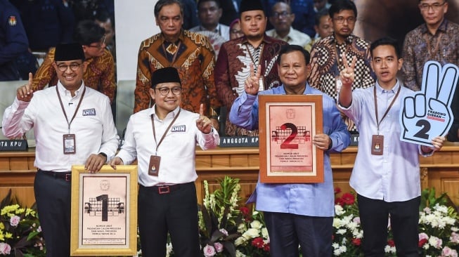 Capres dan Cawapres nomor urut 1 Anies-Muhaimin dan paslon nomor urut dua Prabowo-Gibran. (ANTARA)