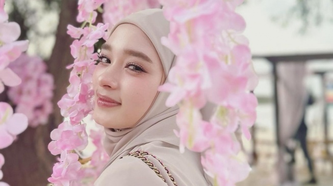 Resmi Berpisah, Inara Rusli Masih Rahasiakan Perceraiannya dengan Anak-anak