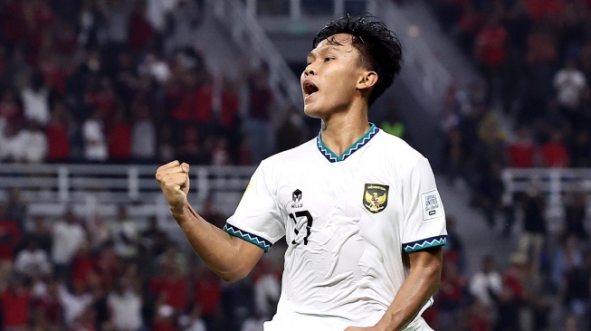 Winger Timnas Indonesia U-17, Nabil Asyura melakukan selebrasi usai mencetak gol ke gawang Maroko U-17 dalam matchday ketiga Grup A Piala Dunia U-17 2023 di Stadion Gelora Bung Tomo (GBT), Surabaya, Kamis (16/11/2023) malam WIB. [Dok. PSSI/IG: TimnasIndonesia]