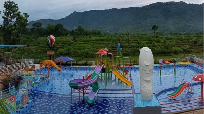 Tanjung Sky Park, Berenang Sekaligus Menikmati Keindahan Alam di Wonogiri