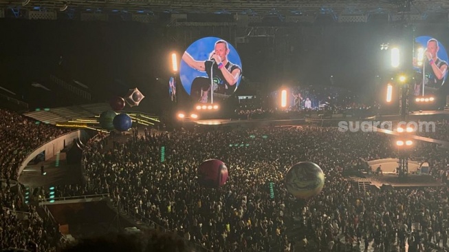 Konser Coldplay pada Stadion Utama Gelora Bung Karno, Jakarta Pusat pada Rabu (15/11/2023) [Suara.com/Rena Pangesti]