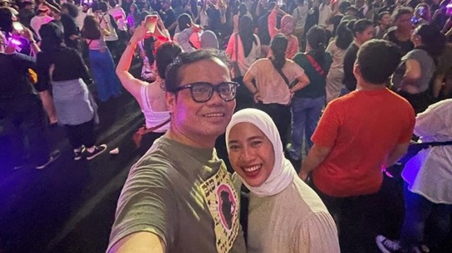 Potret Artis Nonton Coldplay (Instagram/@solehsolihun)