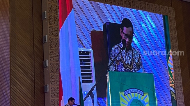 Motivasi Ribuan Mahasiswa Unand, Mahfud MD: Indonesia Dibangun Sebagai Negara Demokrasi, Bukan Kerajaan!