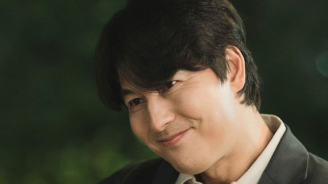 Potret Jung Woo Sung di dalam Tell Me That You Love Me (Instagram/@channel.ena.d)