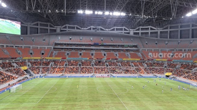 Suasana Jakarta International Stadium (JIS) saat menggelar duel Brasil U-17 menghadapi Inggris U-17 dalam matchday terakhir Grup C Piala Dunia U-17 2023 pada Jumat (17/11/2023). [Dok. Adie Prasetyo Nugraha/Suara.com]