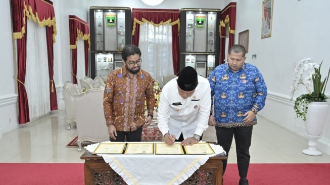 Hapus Kemiskinan Ekstrem di Sumbar, Mahyeldi Jalin Kerjasama dengan BRAC Internasional