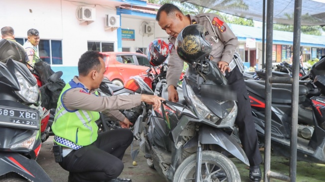 2 Motor Bersenggolan di Sergai, Pria Paruh Baya Dilarikan ke Rumah Sakit