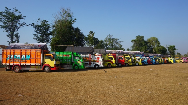 Truk para peserta Jamnas ke-10 Canter Mania Indonesia Community (CMIC) di Kandang Mas, Kudus, Jateng pada 29 Oktober 2023. [Dok KTB]