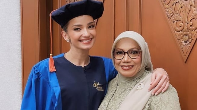 Potret Enzy Storia Wisuda (Instagram/@enzystoria)