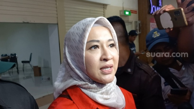 Cibiran Okie Agustina untuk Gunawan Dwi Cahyo: Saya Nggak Tahu Dia Nyanyi, Emang Bisa Nyanyi?