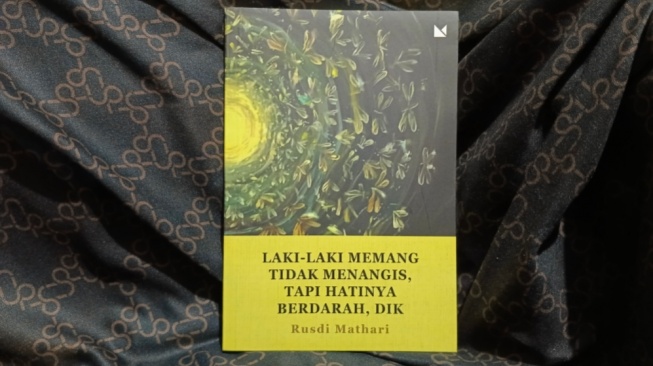 Ulasan Buku "Laki-laki Memang Tidak Menangis, tapi Hatinya Berdarah, Dik" Karya Rusdi Mathari