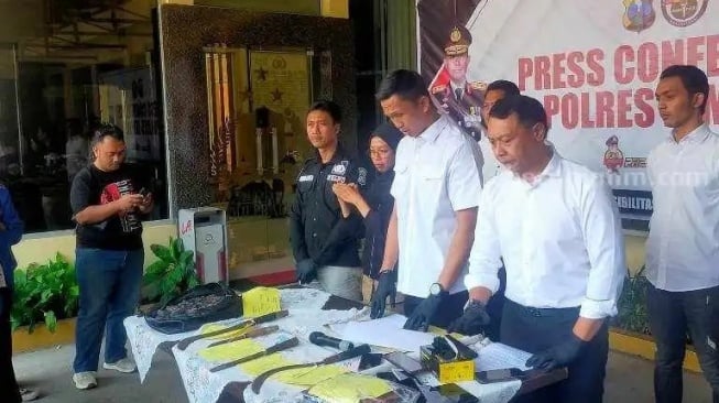 Ayun-ayunkan Sajam di Jalanan Jember, Gerombolan Remaja Ini Terancam 10 Tahun Penjara