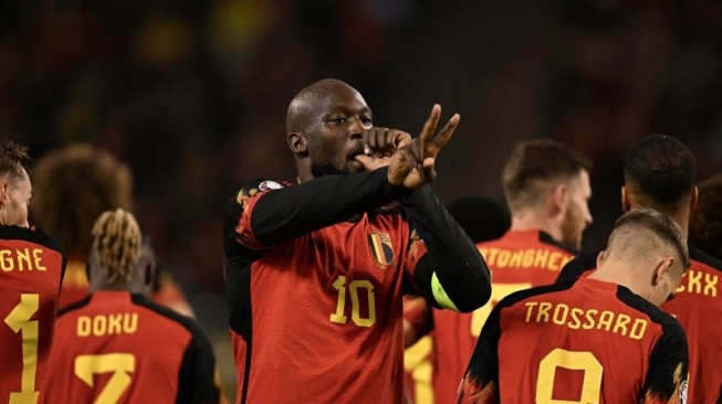 Penyerang timnas Belgia Romelu Lukaku merayakan gol yang dicetaknya ke gawang Azerbaijan, pada pertandingan Grup F kualifikasi Piala Eropa 2024 yang dimainkan di Stadion The King Baudouin, Brussel, Minggu (19/11/2023). (ANTARA/AFP/JOHN THYS)