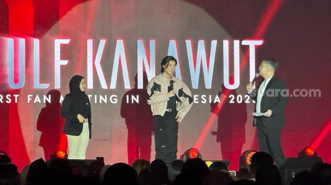 Keseruan Fan Meeting Perdana Gulf Kanawut di Indonesia, Main Games Bareng Fans Hingga Jajal Nasi Tumpeng