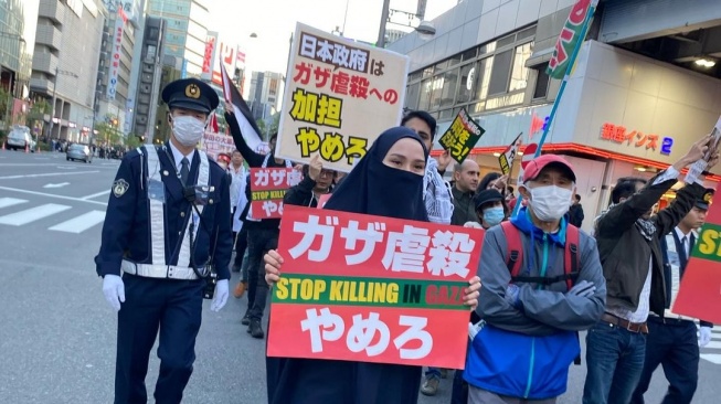 Zaskia Adya Mecca ikut demo free Palestina di Jepang (Instagram/@zaskiadyamecca)