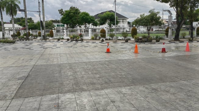 Proyek Jalan 'Keramik' Sudirman Bikin Pengendara Motor Tergelincir, Pemkot Medan: Itu Beton, Bukan Keramik