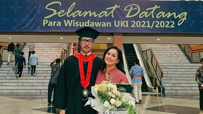 Artis Wisuda Sarjana Tahun 2023 (Instagram/@ferrysal1m)