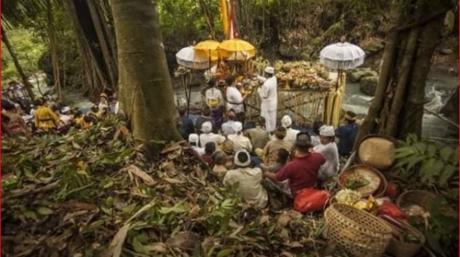 Melasti Manak Salah di Bali, Awalnya Untuk Bayi Kembar Buncing yang Dianggap Kotor