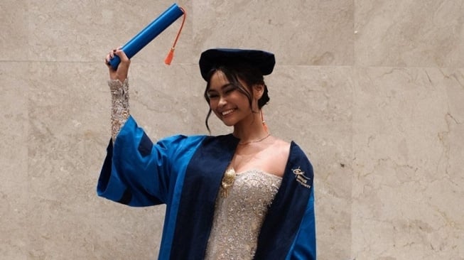 Artis Wisuda Sarjana Tahun 2023 (Instagram/@sarahtumiwa)