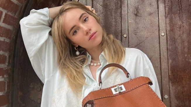 Profil Suki Waterhouse, Kekasih Robert Pattinson yang Umumkan Kehamilan