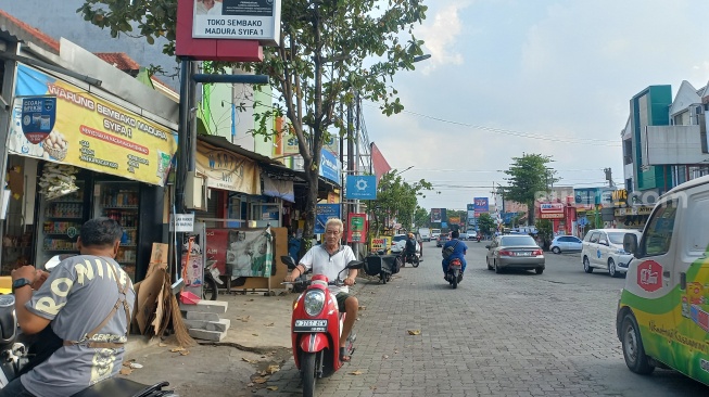 Warung Kelontong Madura di Semarang: Buka 24 Jam, Berani Pepet Raksasa Minimarket