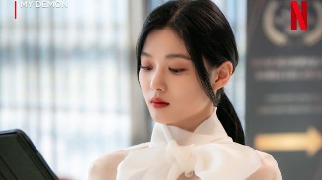 Pesona Kim Yoo Jung di My Demon (Instagram/@netflixkcontent)