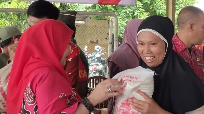 Warga Bandar Lampung Terdampak Inflasi Dapat Bantuan Beras 5 Kg