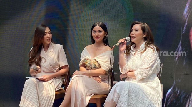 Foto Ariel Tatum saat menghadiri acara re-launching klinik kecantikan di Jakarta. (Suara.com/ Risna Halidi)