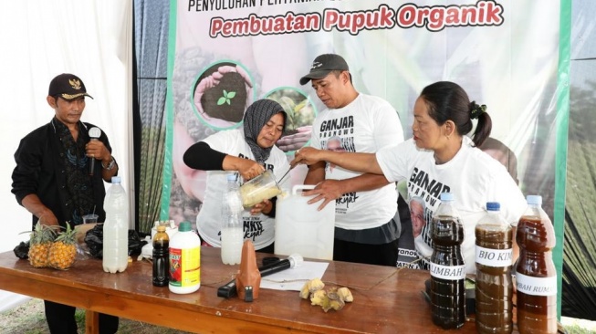 Kreatif, Mak Ganjar Stimulan Pemenuhan Kebutuhan Nutrisi Tanaman Melalui Pupuk Organik