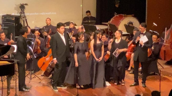 Addie MS menggelar konser bersama Light Ministry Orchestra (LMO) di Gedung Usmar Ismail, Kuningan, Jakarta, Minggu (19/11/2023). Di mana beberapa anggota dari LMO merupakan anak berkebutuhan khusus. [dokumentasi pribadi] 