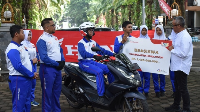 Yayasan AHM Bagikan Dua Program Beasiswa Menarik, SFL dan KOLABERAKSI