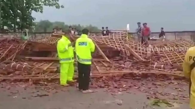 Padepokan Perguruan Silat di Ngawi Ambruk Rata dengan Tanah Usai Diterjang Angin Kencang