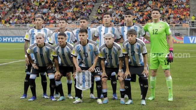 Skuad Timnas Argentina U-17 pada pertandingan babak Perempat Final Piala Dunia U-17 2023 di Jakarta International Stadium (JIS), Jakarta, Jumat (24/11/2023). [Suara.com/Alfian Winanto]