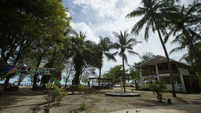 Liburan akhir tahun di pantai bersama keluarga. (Dok. KEK Tanjung Lesung)